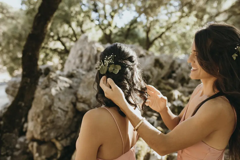 Peinados para invitadas de boda: encuentra tu look
